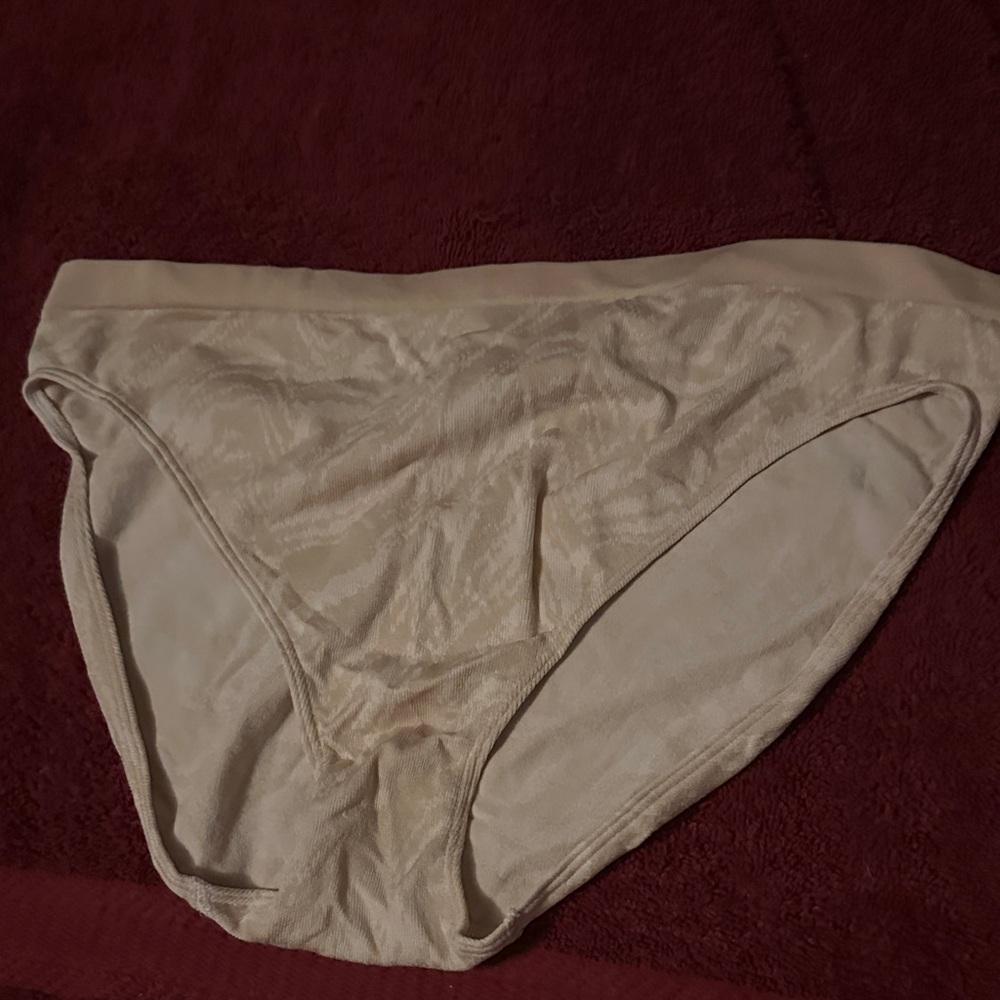 NWOT Victoria's Secret Cream Bikini Panty